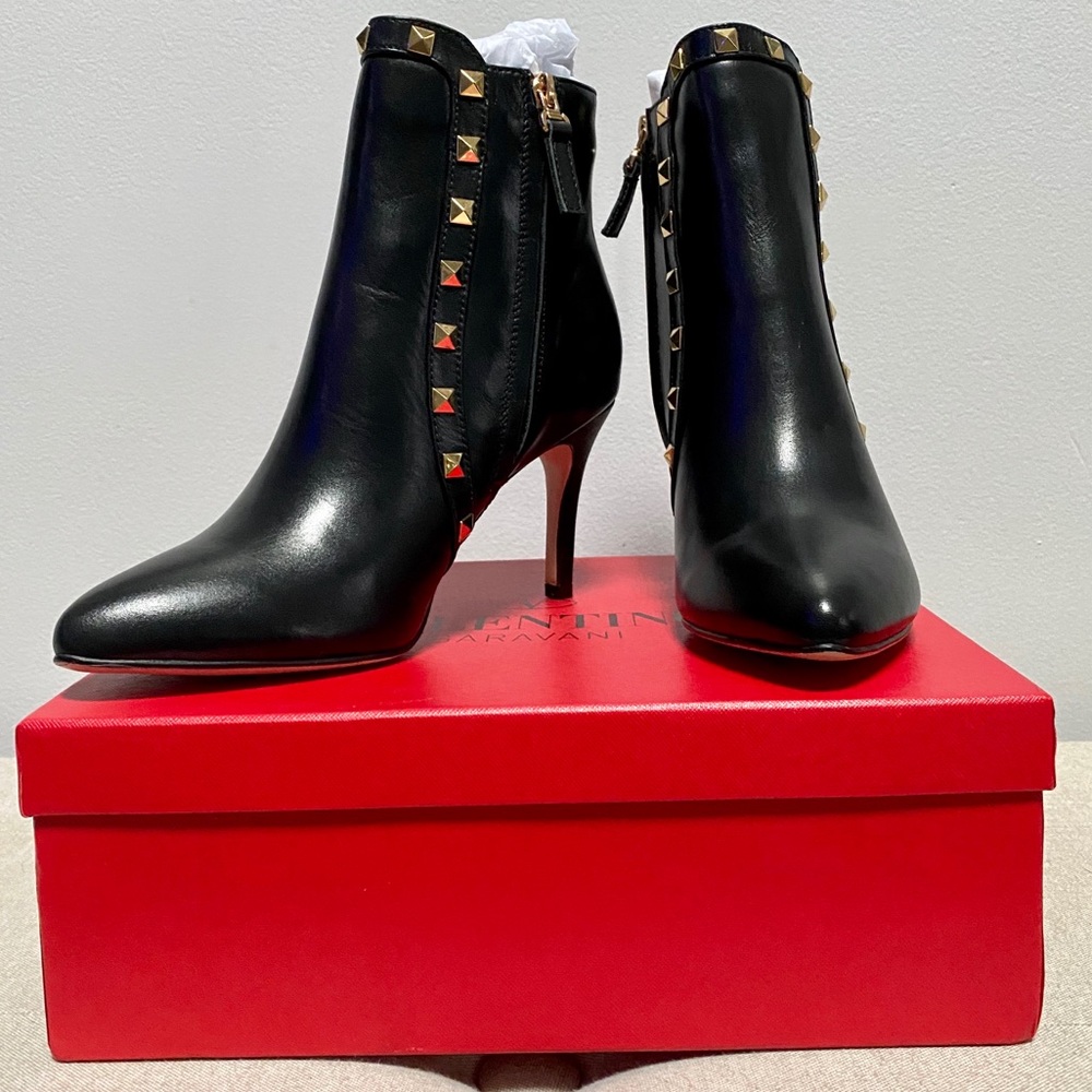 🖤 Rockstud Leather Booties
